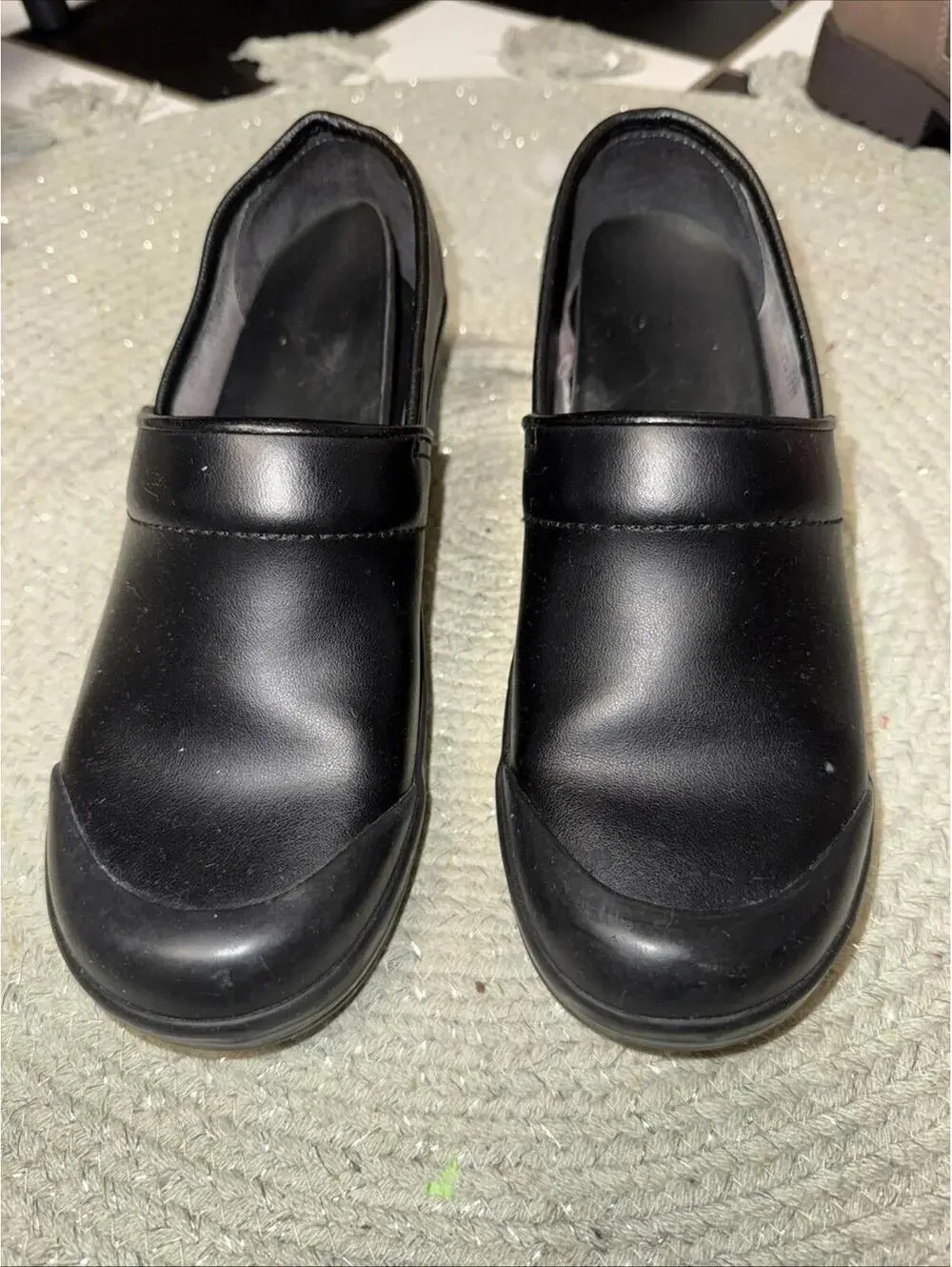 Dansko 8.5US Black Leather Clogs SlipResistant Goth Teacher Halloween Witchy